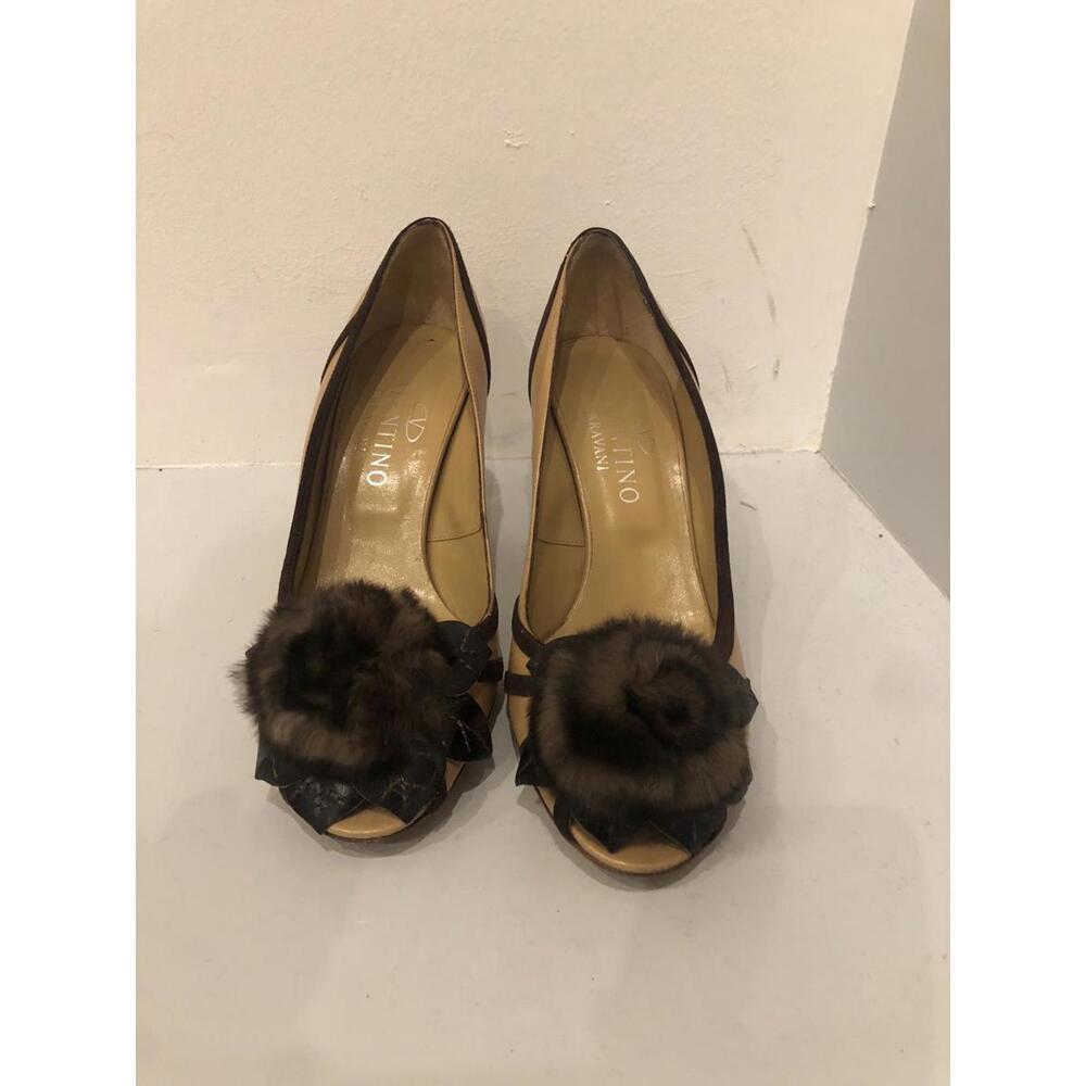 Vintage Valentino Garavani Elegant High Heels with Fur Accents
